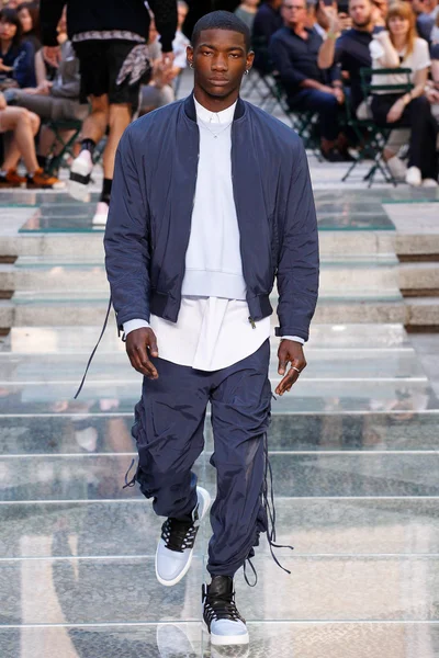 Look 18